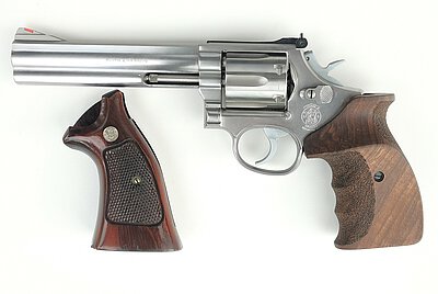 Smith & Wesson, Mod. 686-3 mit Matchgriff, Kal. .357 Mag. 6"